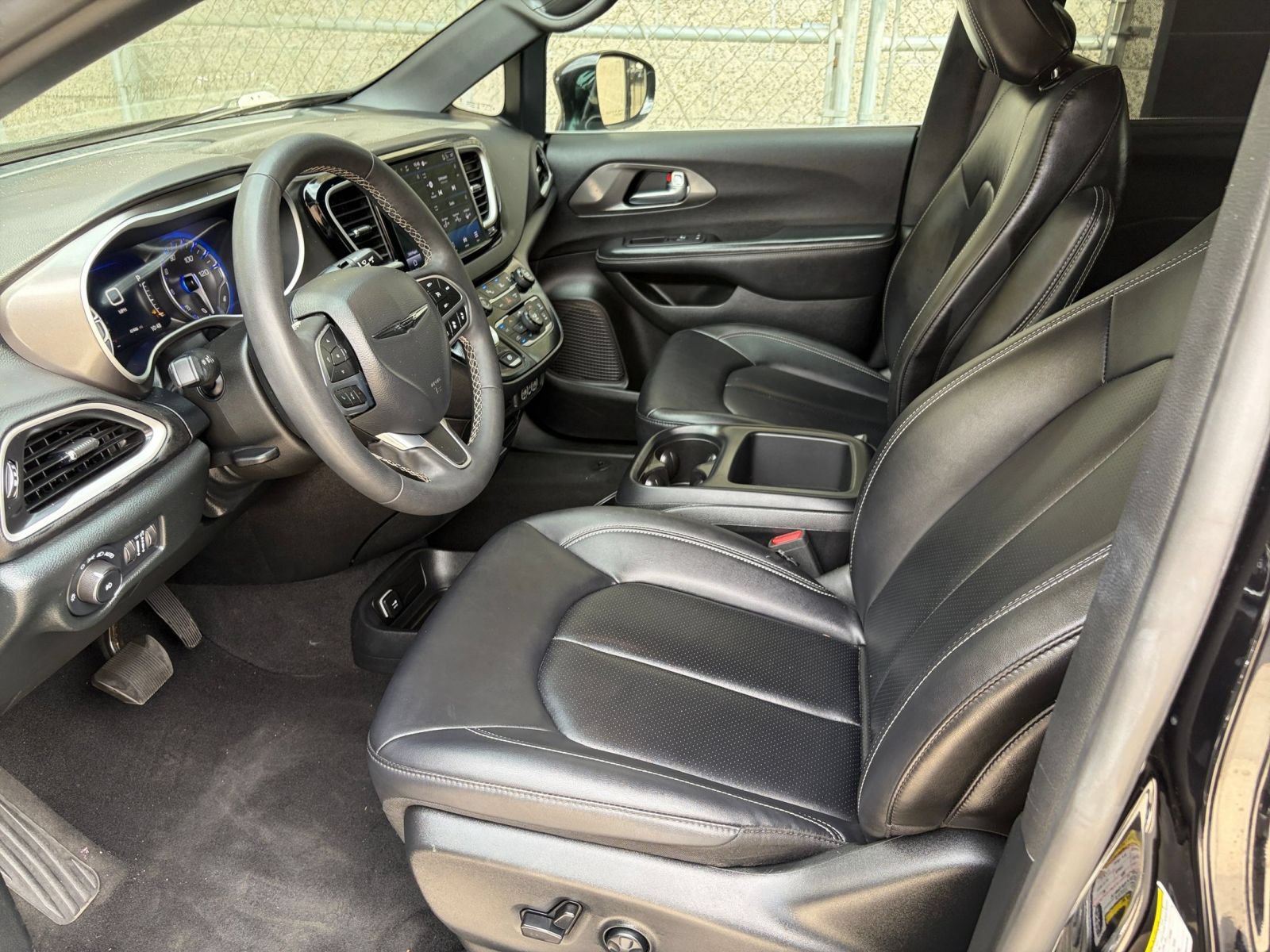 Thumbnail: 2025 Chrysler Pacifica - 28