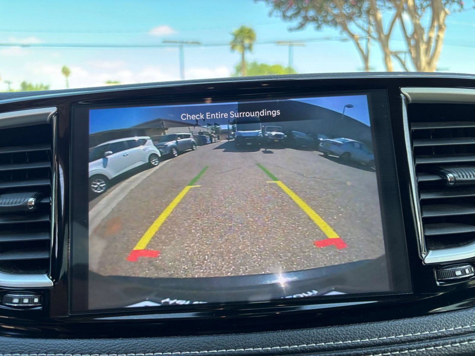 Thumbnail: 2023 Chrysler Pacifica - 25