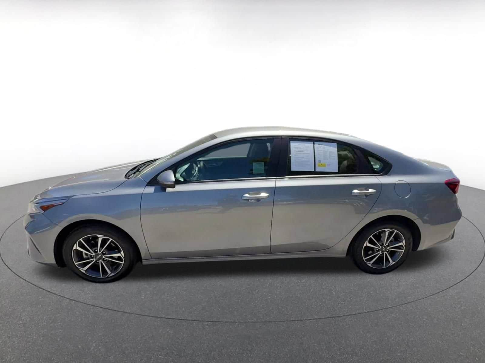 Thumbnail: 2024 Kia Forte - 7