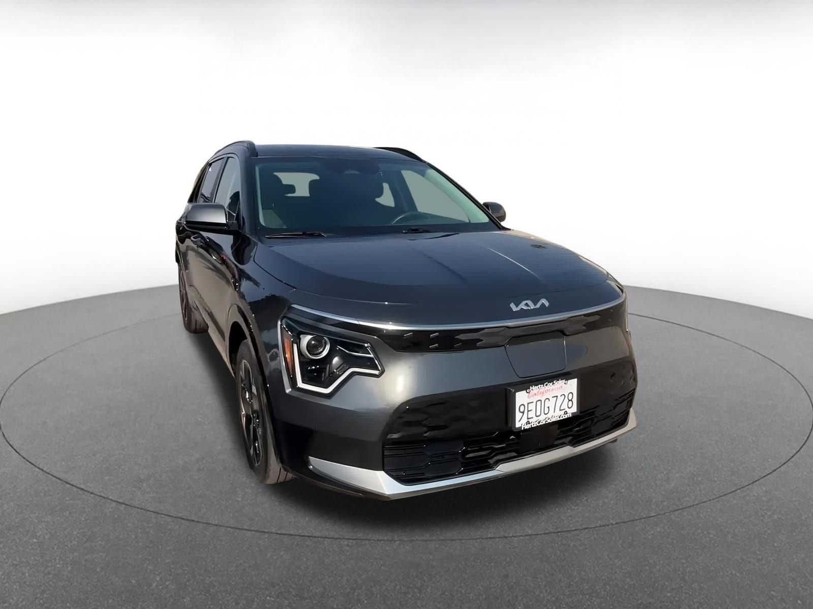 Thumbnail: 2023 Kia Niro - 3