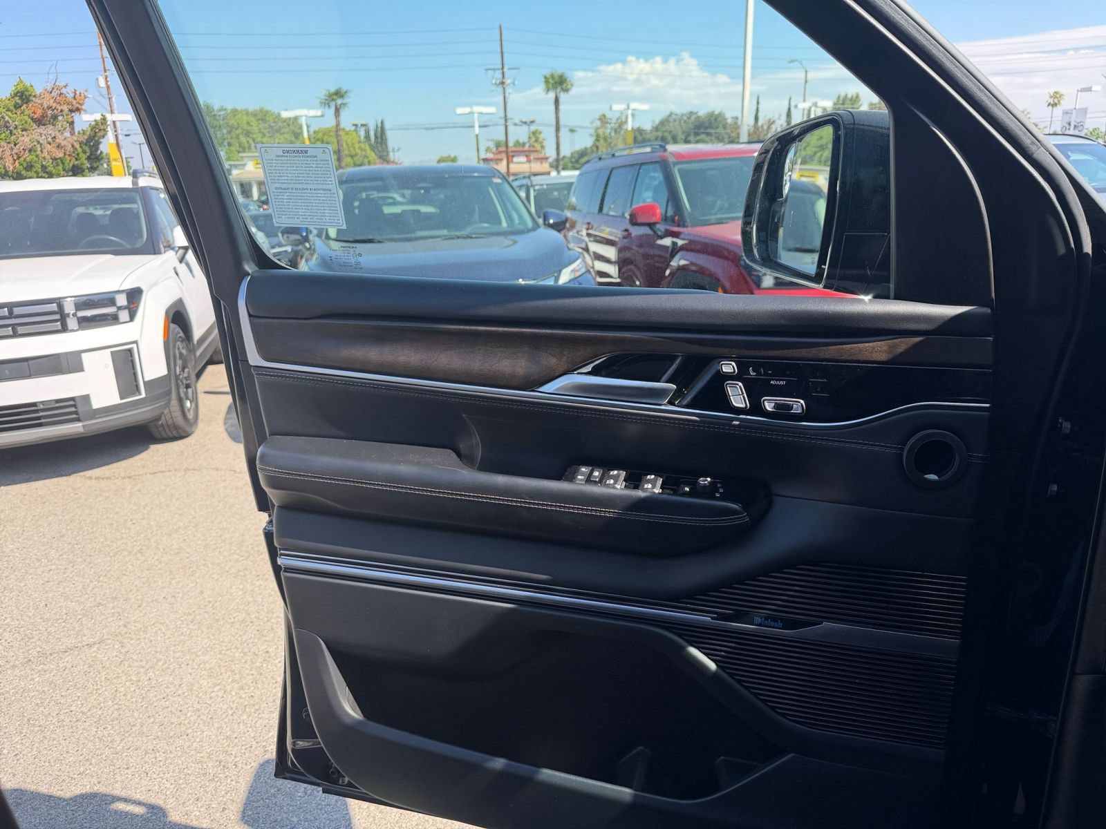 Thumbnail: 2023 Jeep Grand Wagoneer - 18