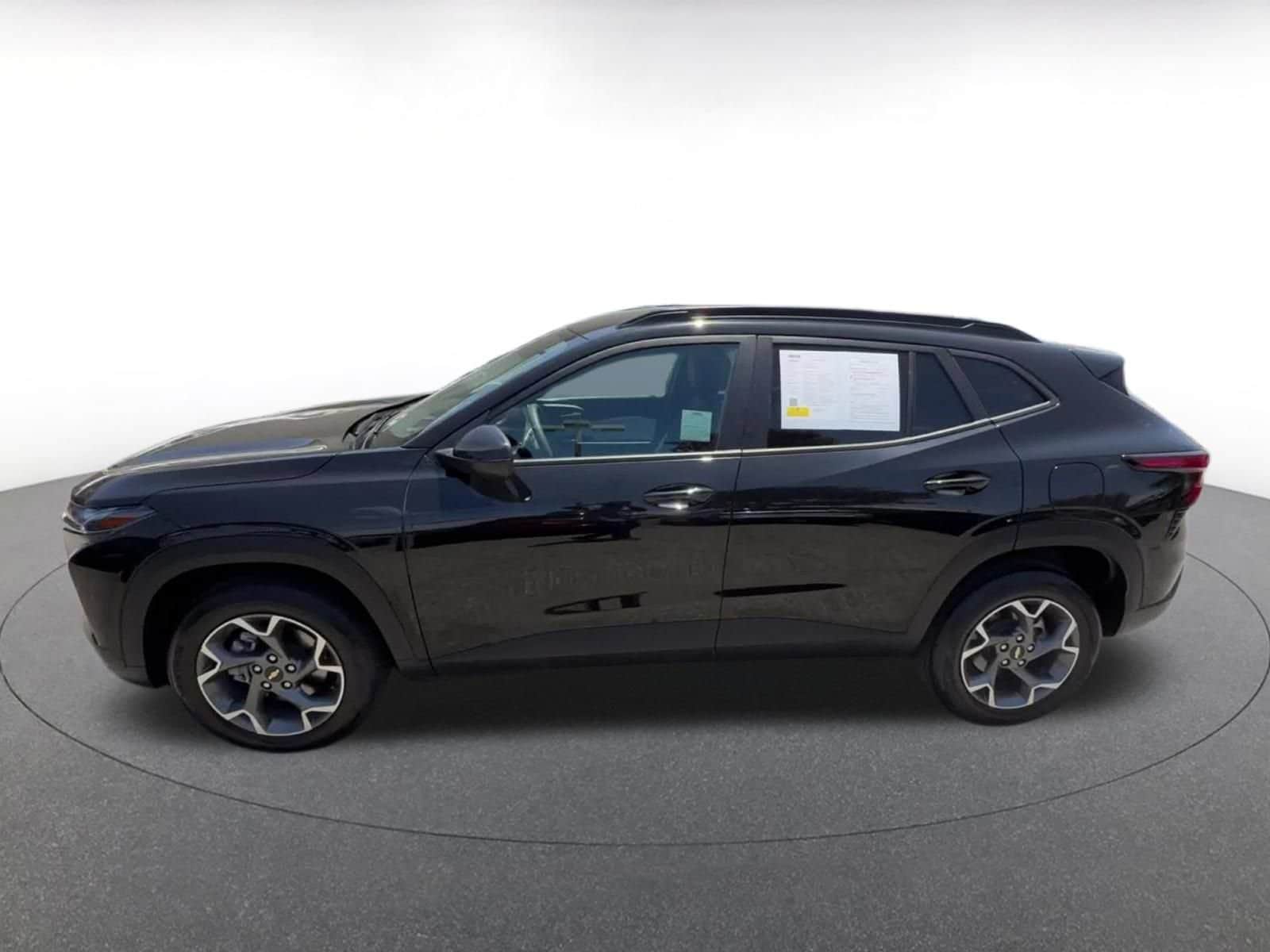 Thumbnail: 2025 Chevrolet Trax - 9