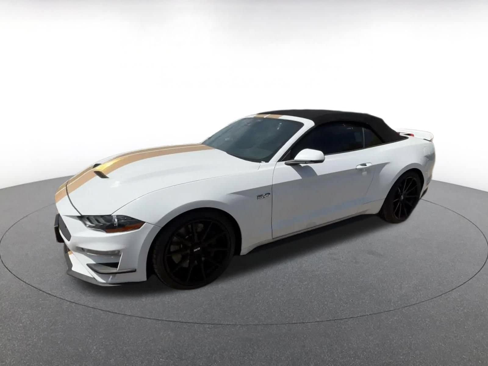 Thumbnail: 2022 Ford Mustang - 8