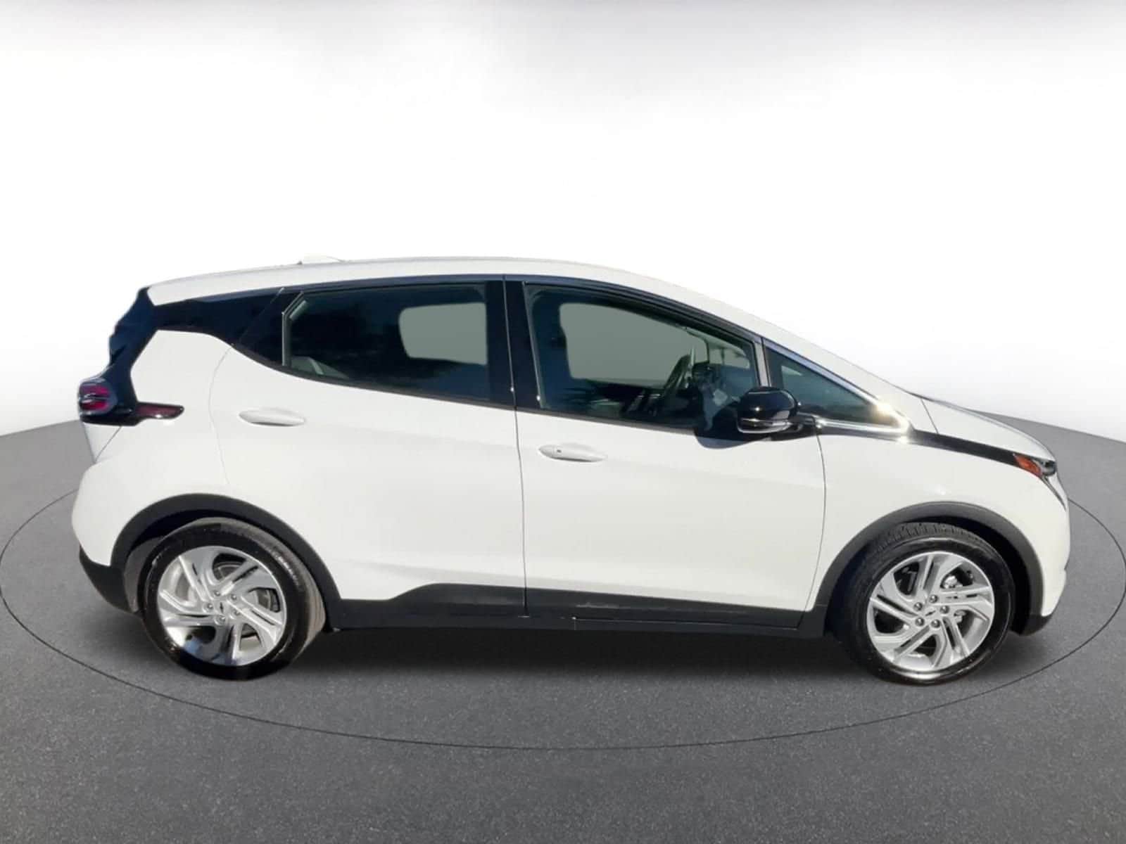 Thumbnail: 2023 Chevrolet Bolt EV - 16