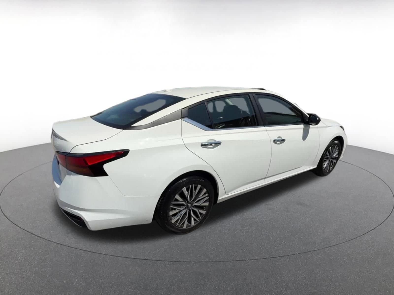Thumbnail: 2025 Nissan Altima - 15