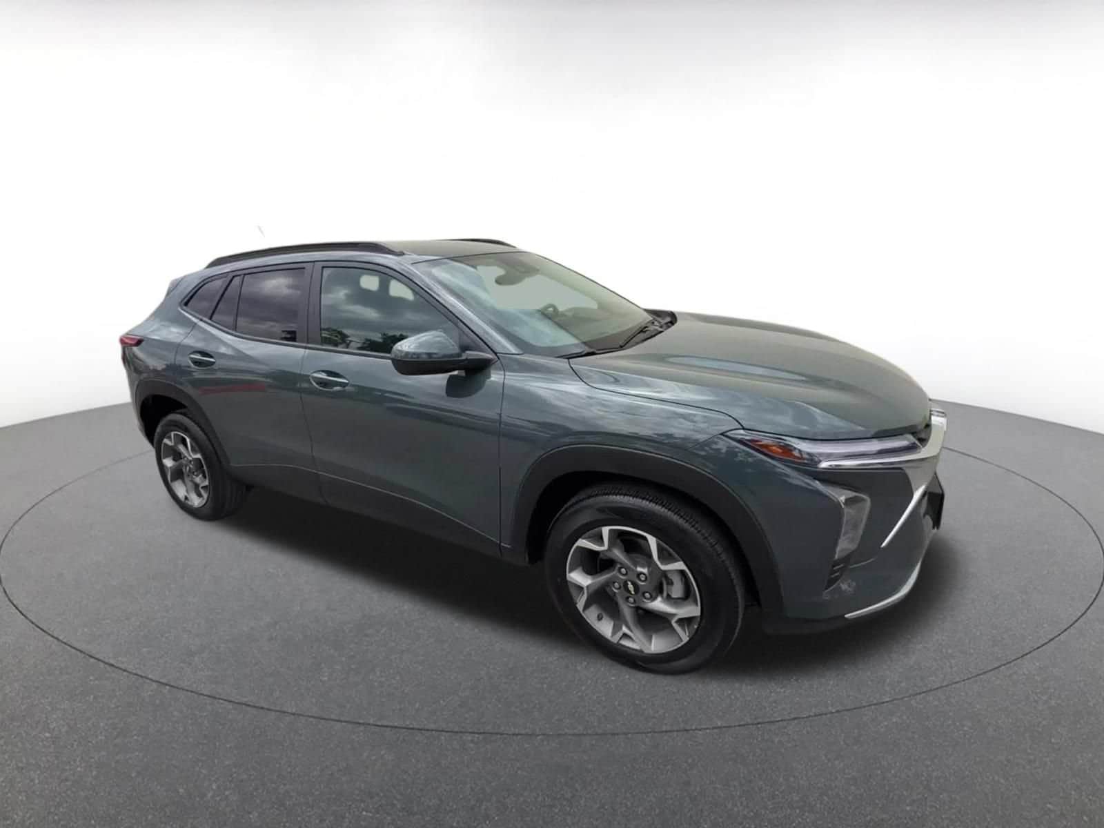 Thumbnail: 2025 Chevrolet Trax - 2