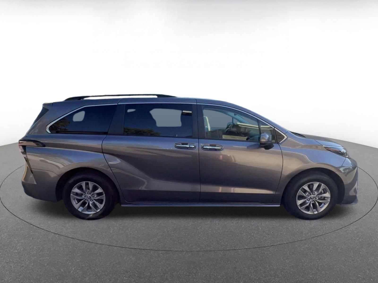 Thumbnail: 2024 Toyota Sienna - 15