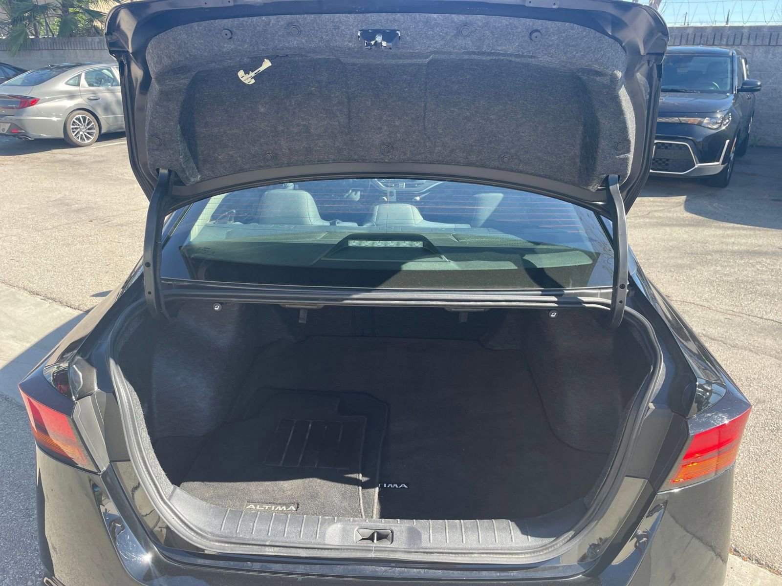 Thumbnail: 2025 Nissan Altima - 31