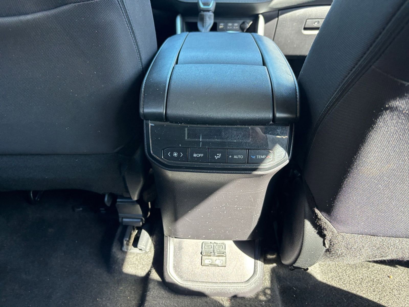 Thumbnail: 2025 Toyota Highlander - 25