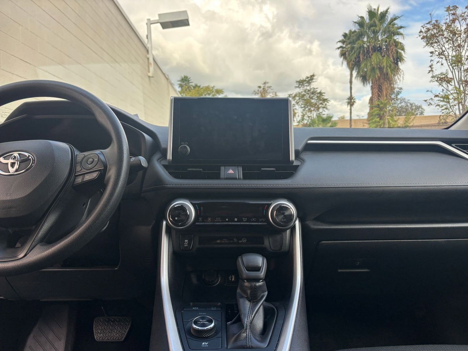 Thumbnail: 2025 Toyota RAV4 - 18