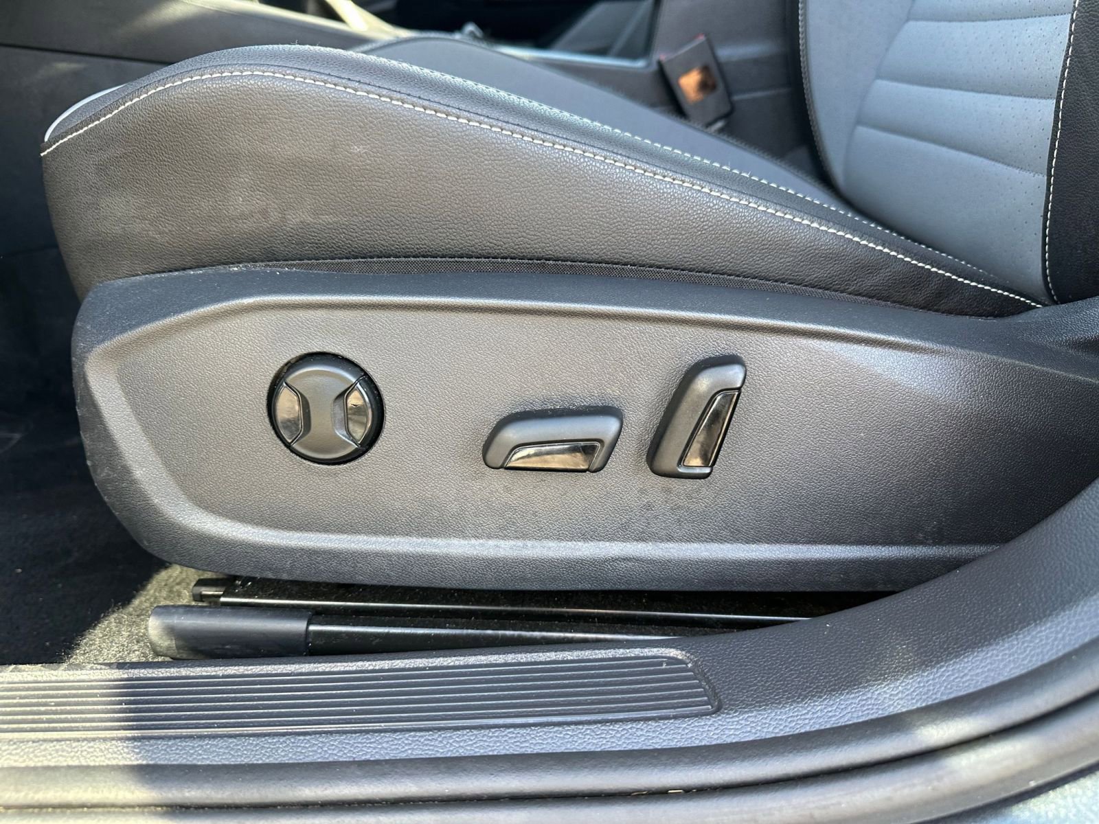 Thumbnail: 2025 Volkswagen Jetta - 23