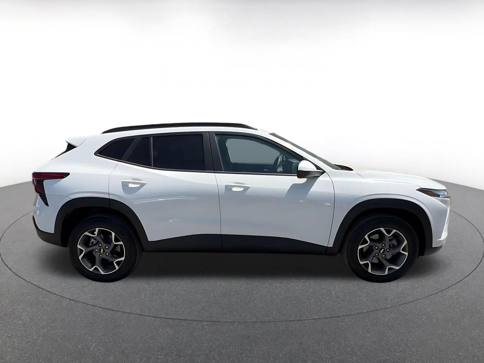 Thumbnail: 2025 Chevrolet Trax - 15