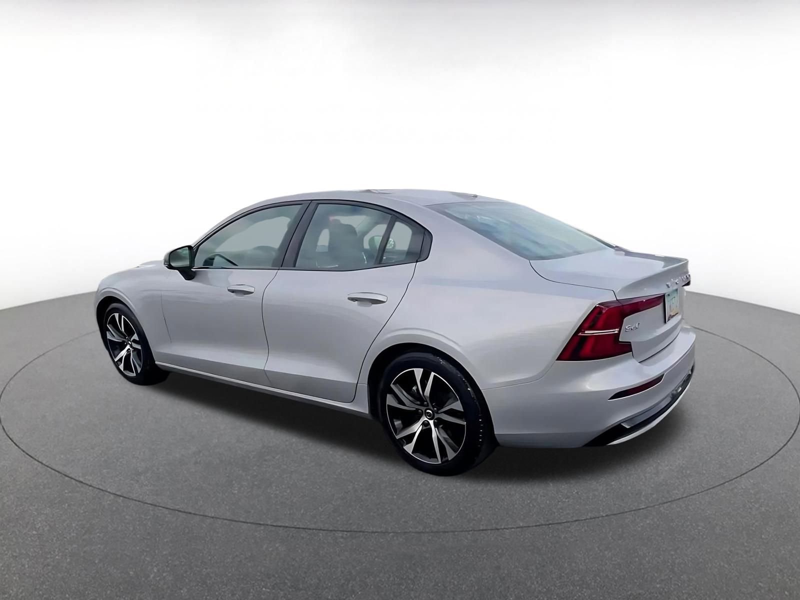 Thumbnail: 2024 Volvo S60 - 10
