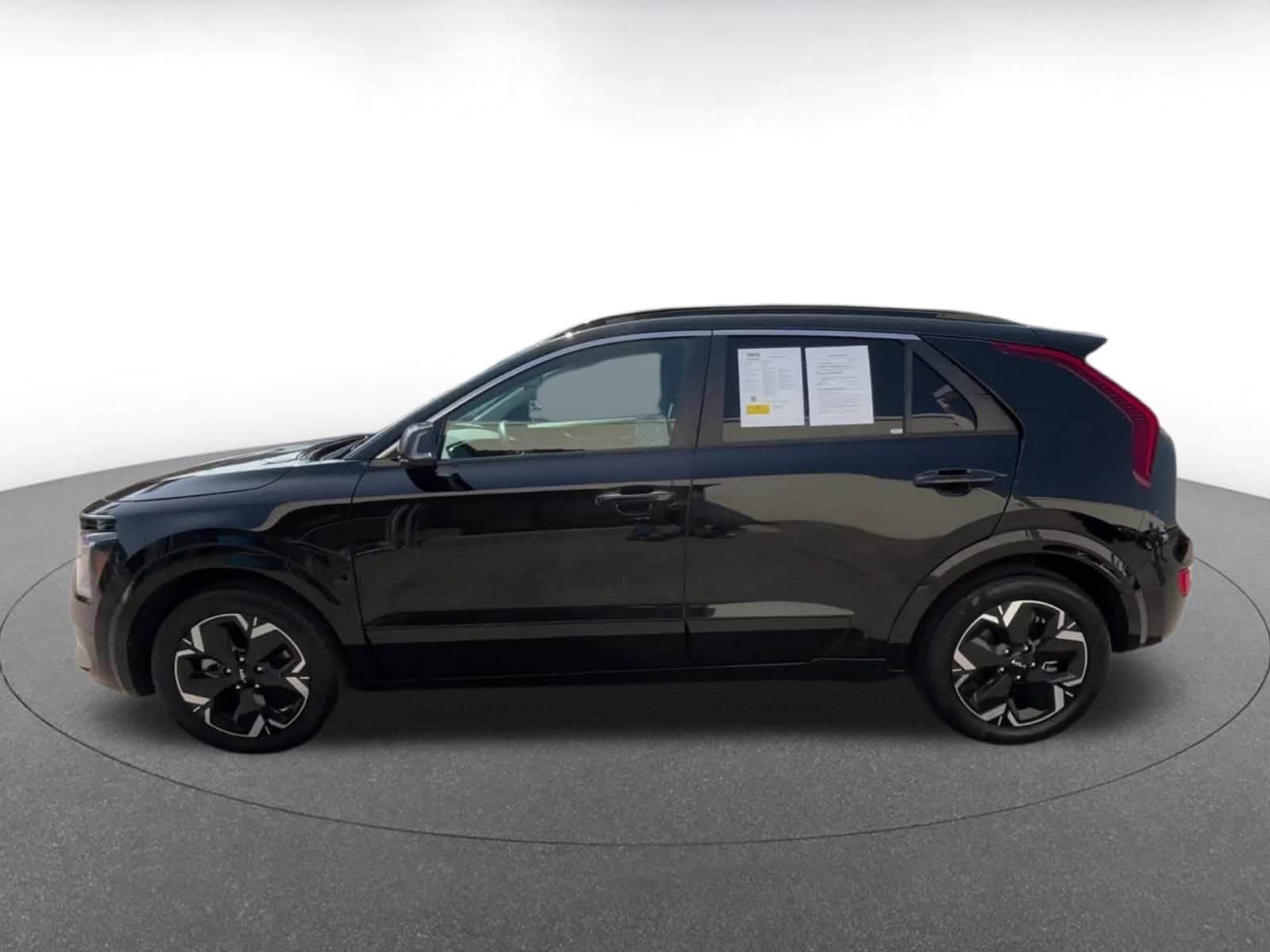 Thumbnail: 2023 Kia Niro - 9