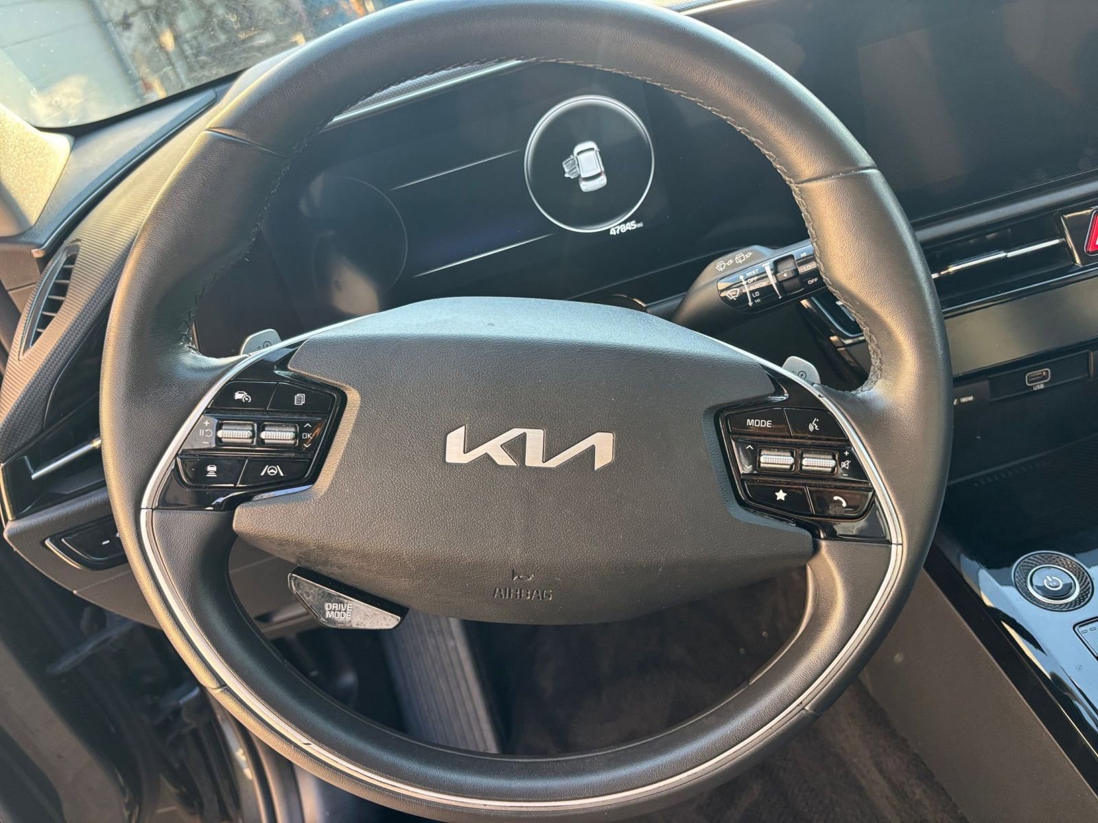 Thumbnail: 2023 Kia Niro - 32