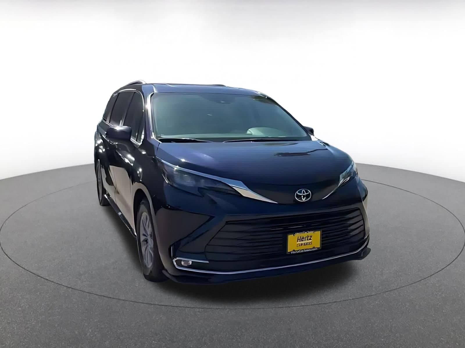 Thumbnail: 2024 Toyota Sienna - 3