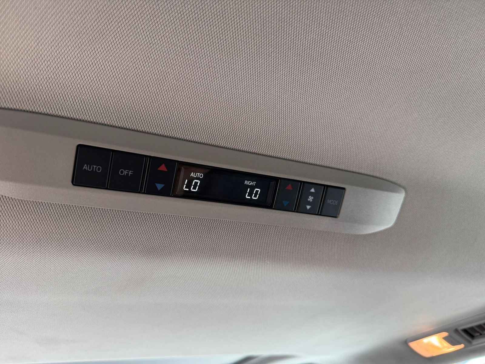 Thumbnail: 2024 Toyota Sienna - 24