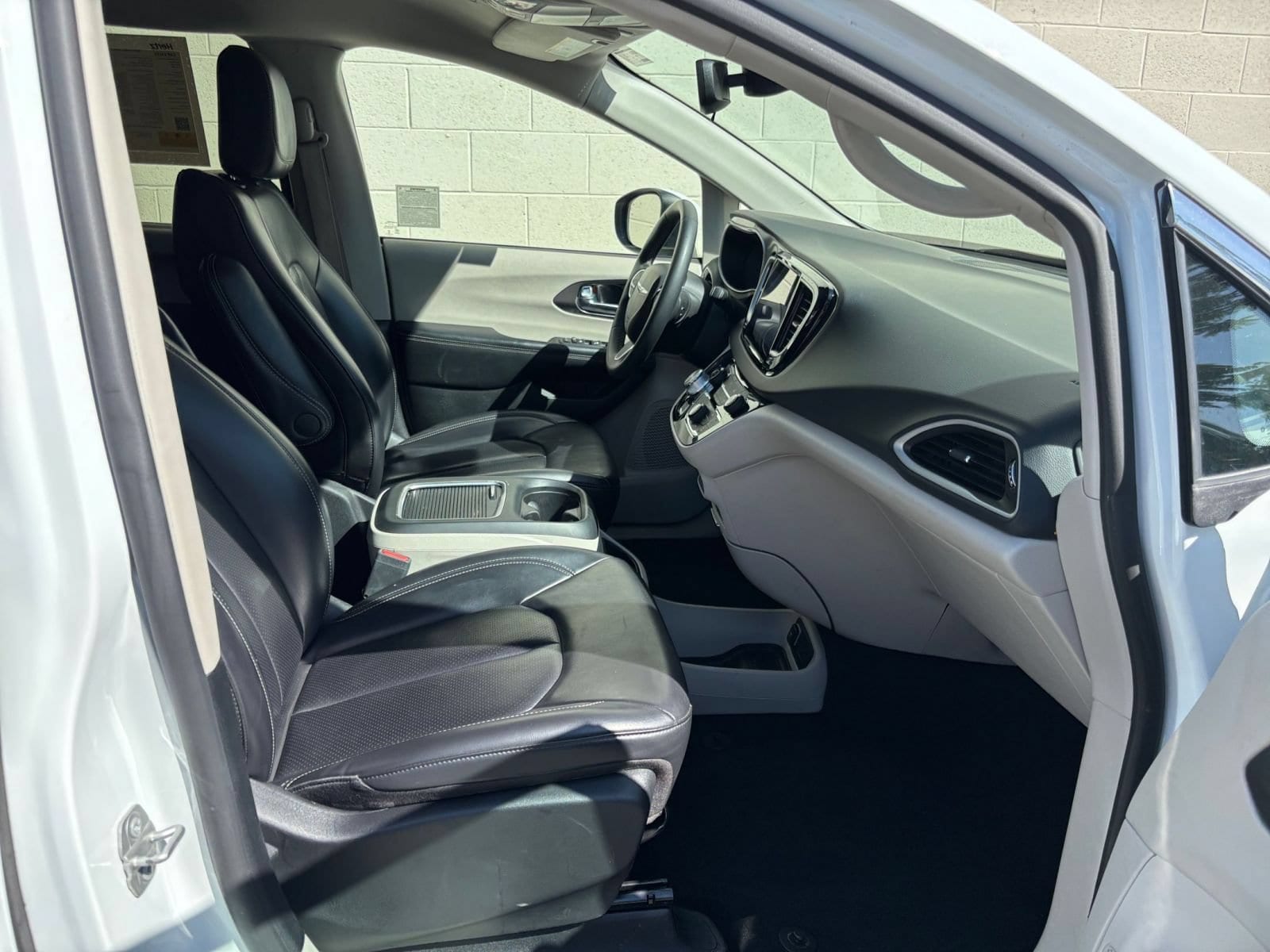 Thumbnail: 2023 Chrysler Pacifica - 34