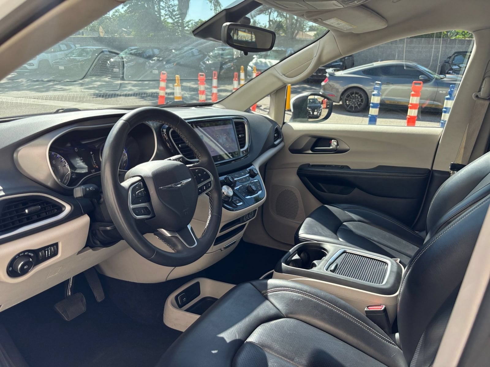 Thumbnail: 2023 Chrysler Pacifica - 32