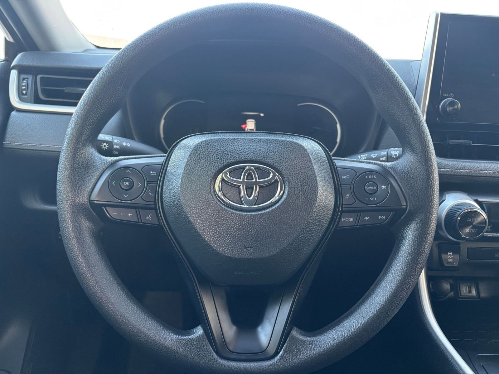 Thumbnail: 2025 Toyota RAV4 - 28