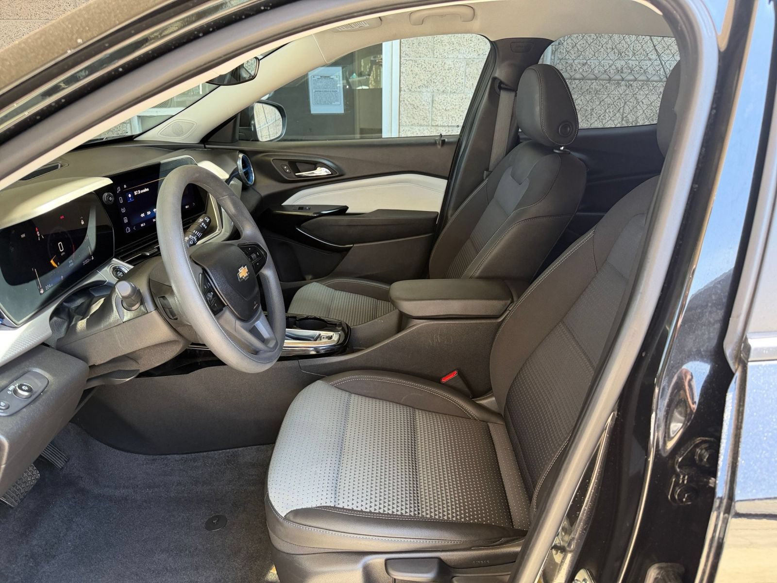 Thumbnail: 2025 Chevrolet Trax - 25