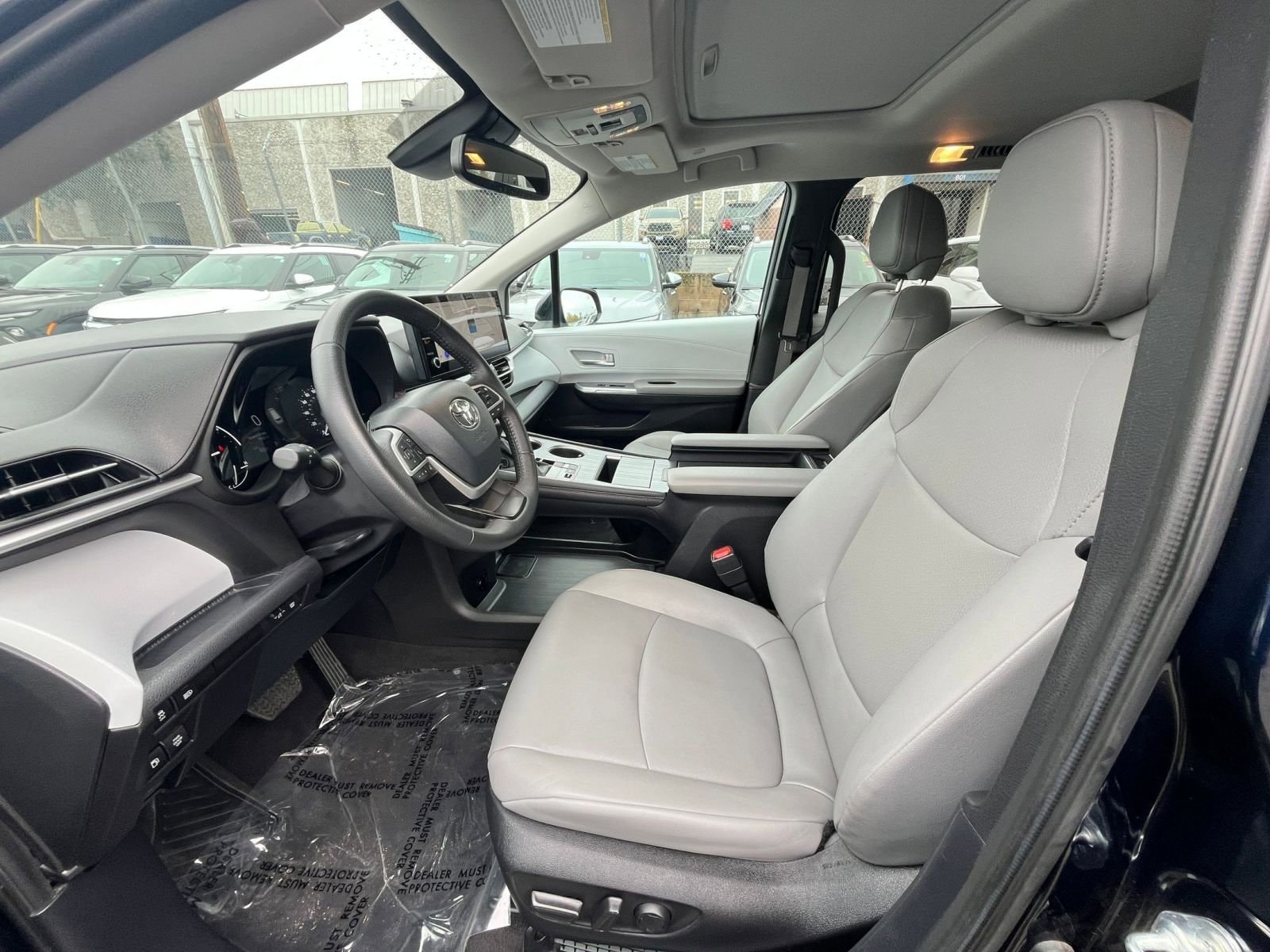 Thumbnail: 2025 Toyota Sienna - 28