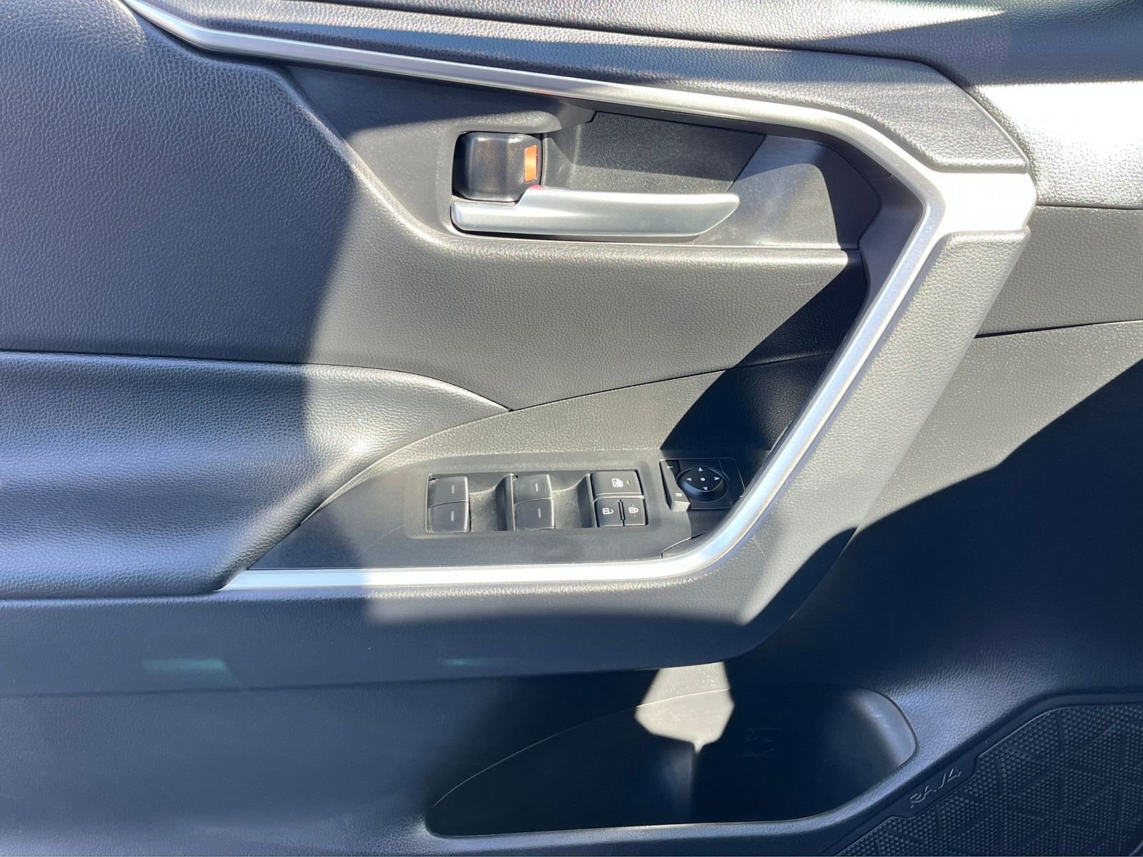 Thumbnail: 2025 Toyota RAV4 - 20