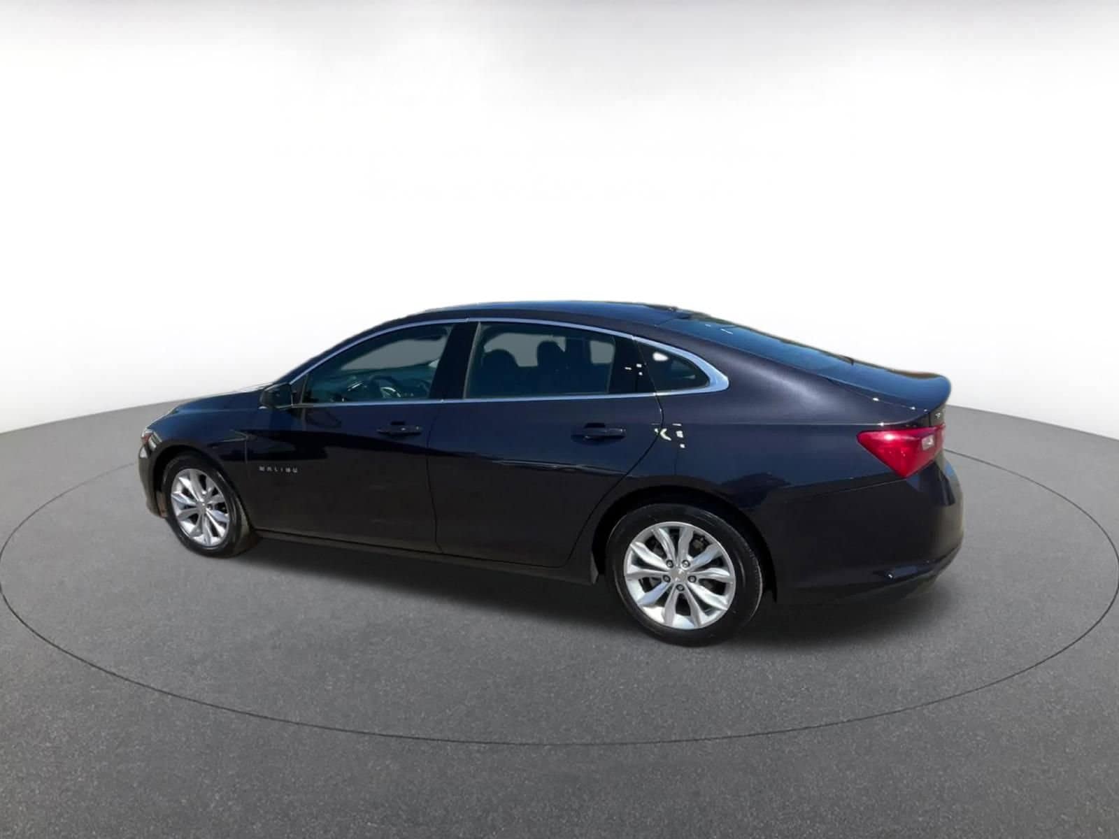 Thumbnail: 2023 Chevrolet Malibu - 10