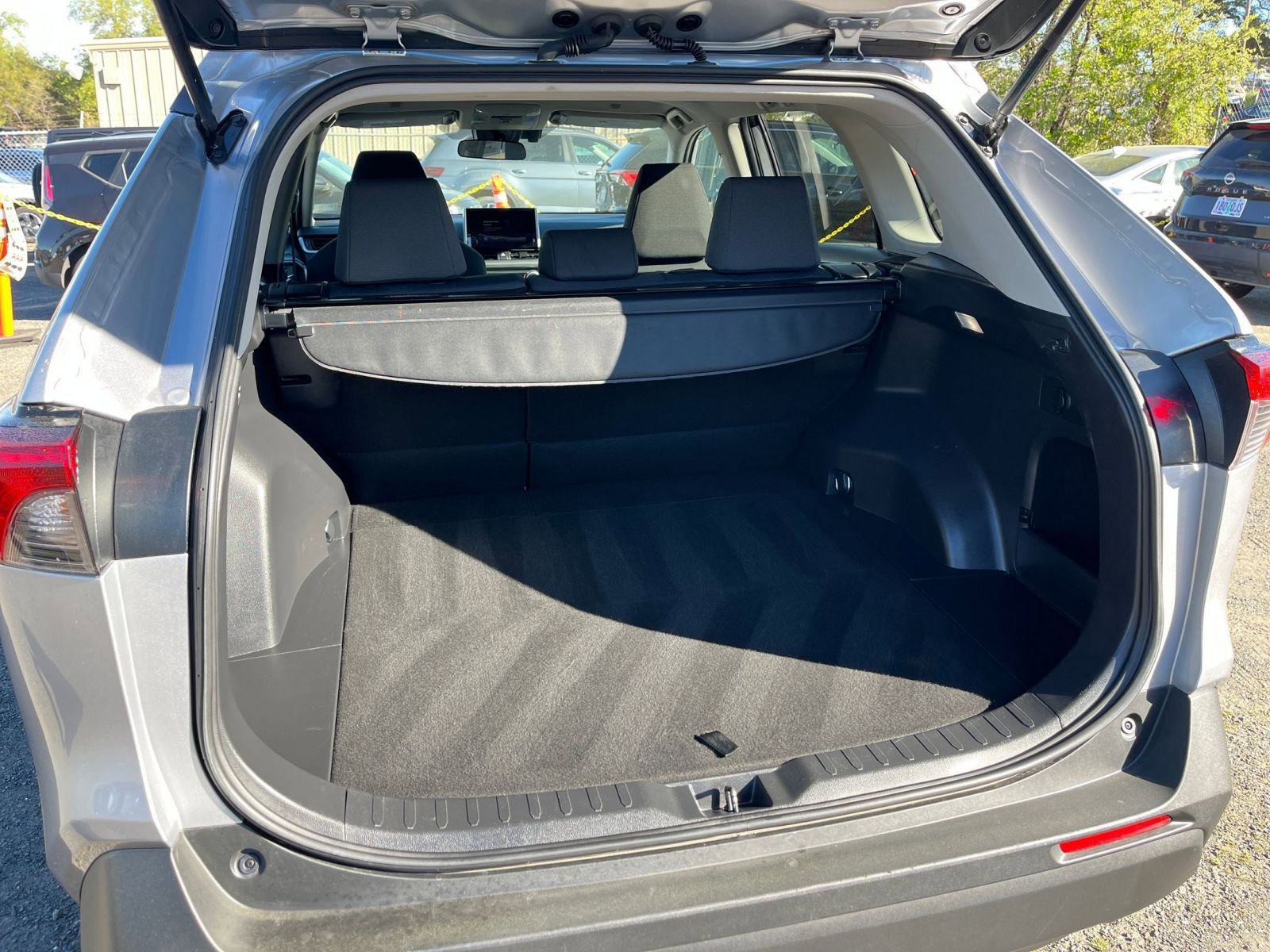 Thumbnail: 2025 Toyota RAV4 - 32