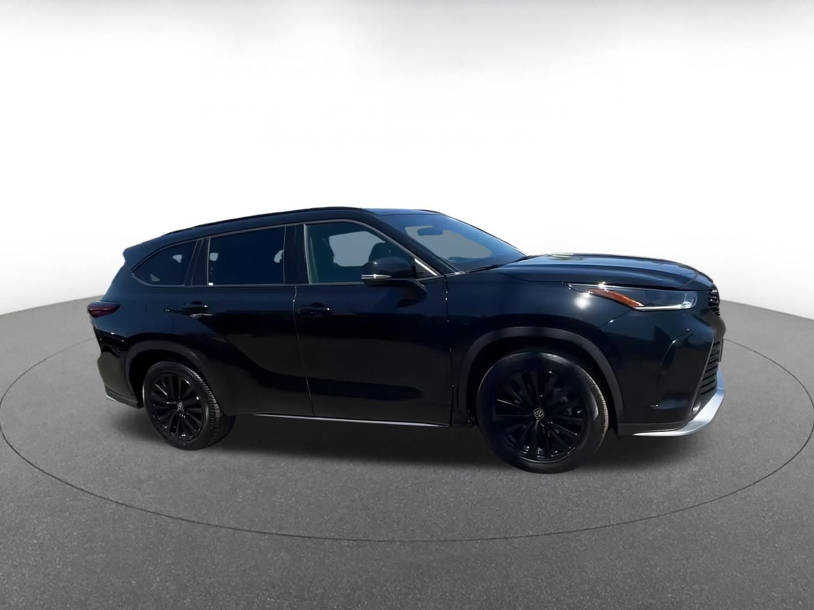Thumbnail: 2024 Toyota Highlander - 2
