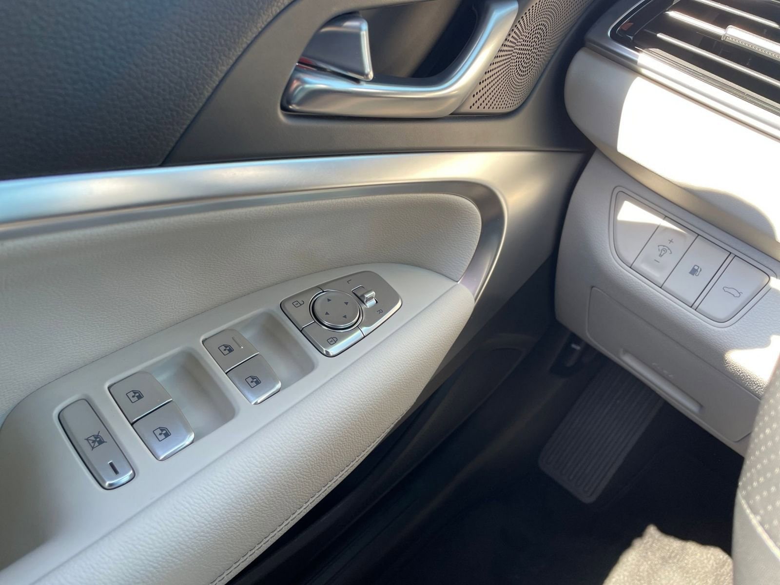 Thumbnail: 2025 Genesis G70 - 20