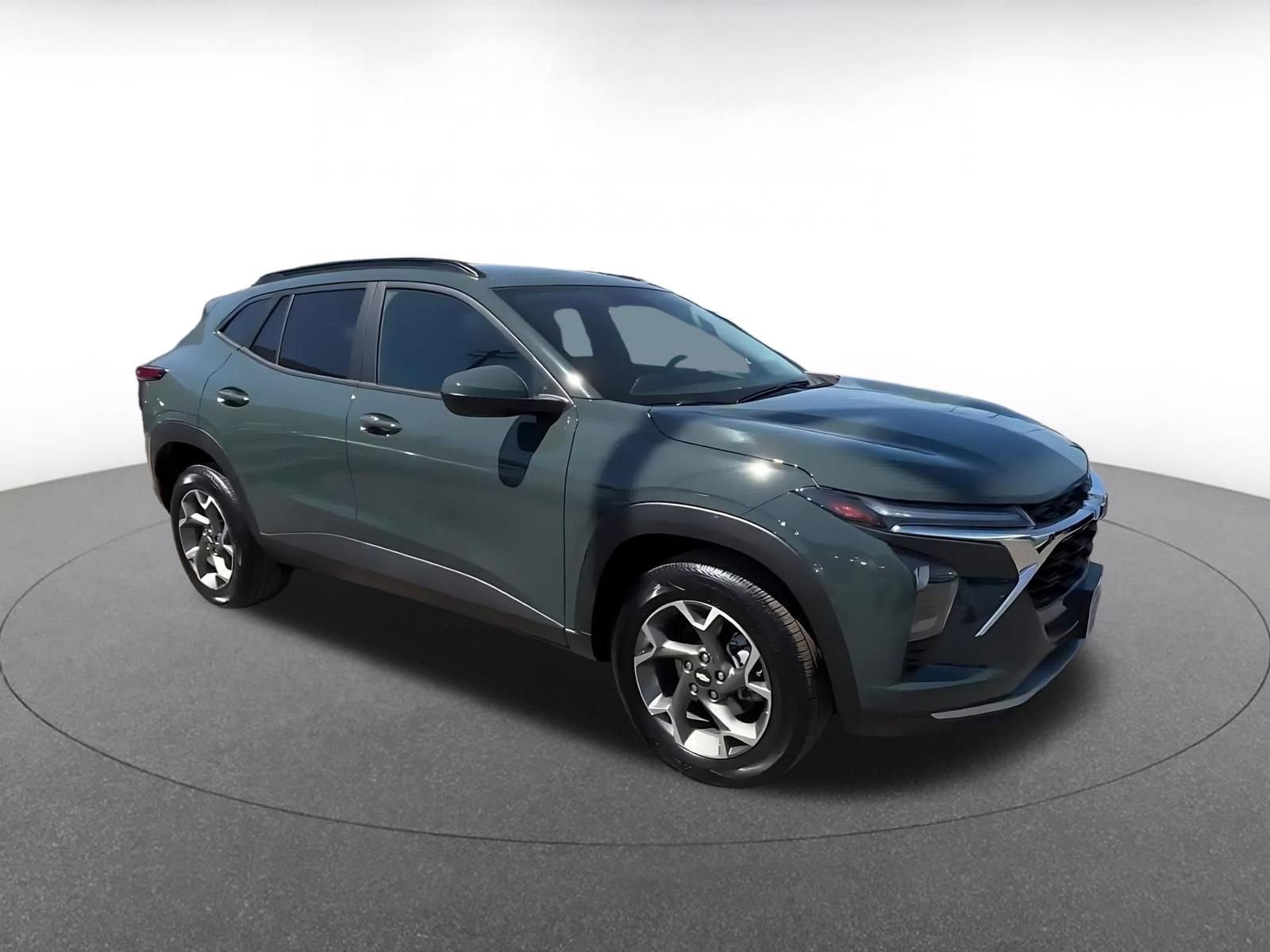 Thumbnail: 2025 Chevrolet Trax - 2