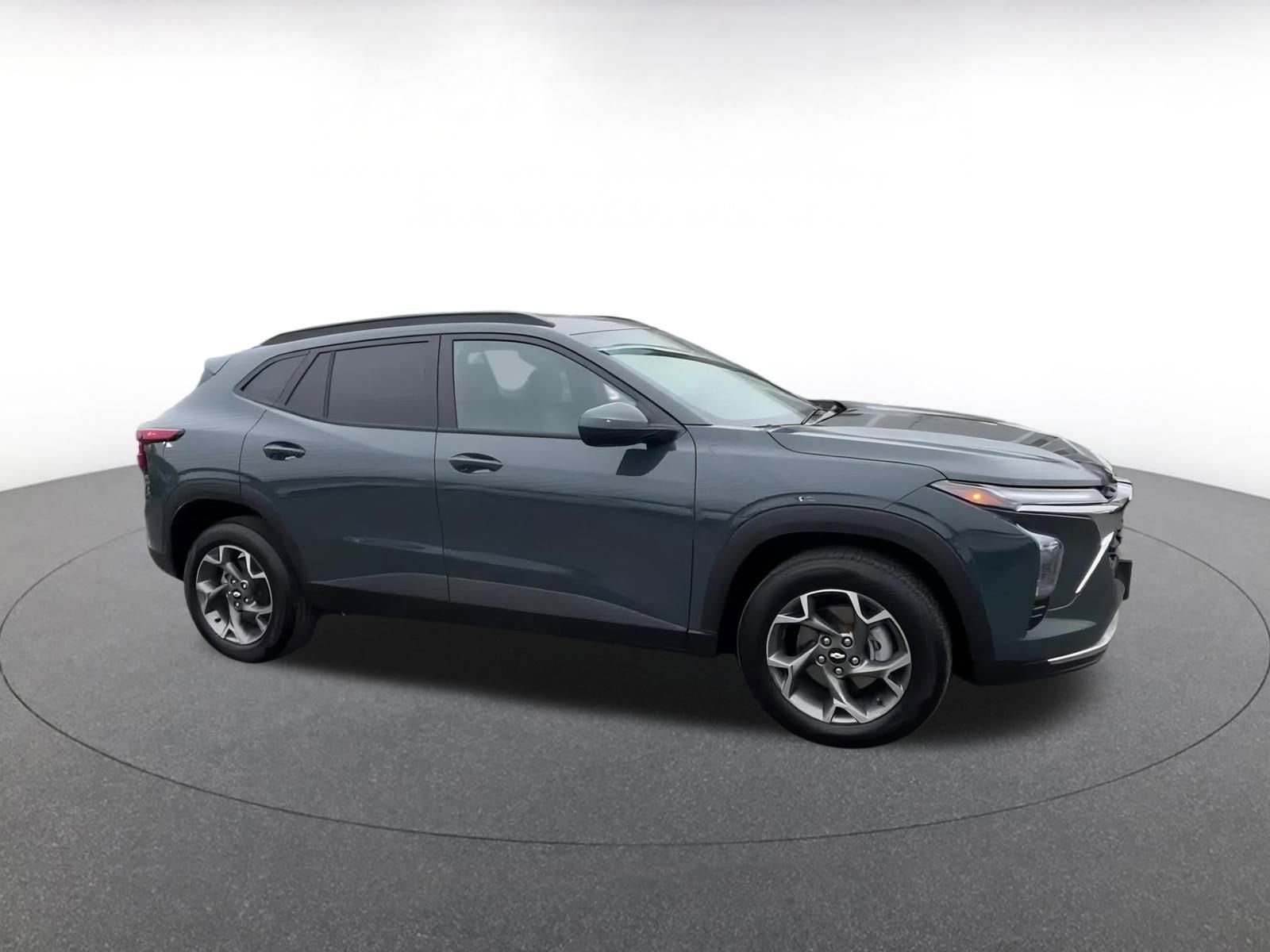 Thumbnail: 2025 Chevrolet Trax - 2