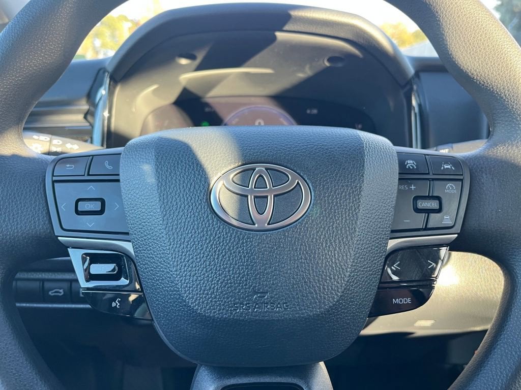 Thumbnail: 2025 Toyota Camry - 22