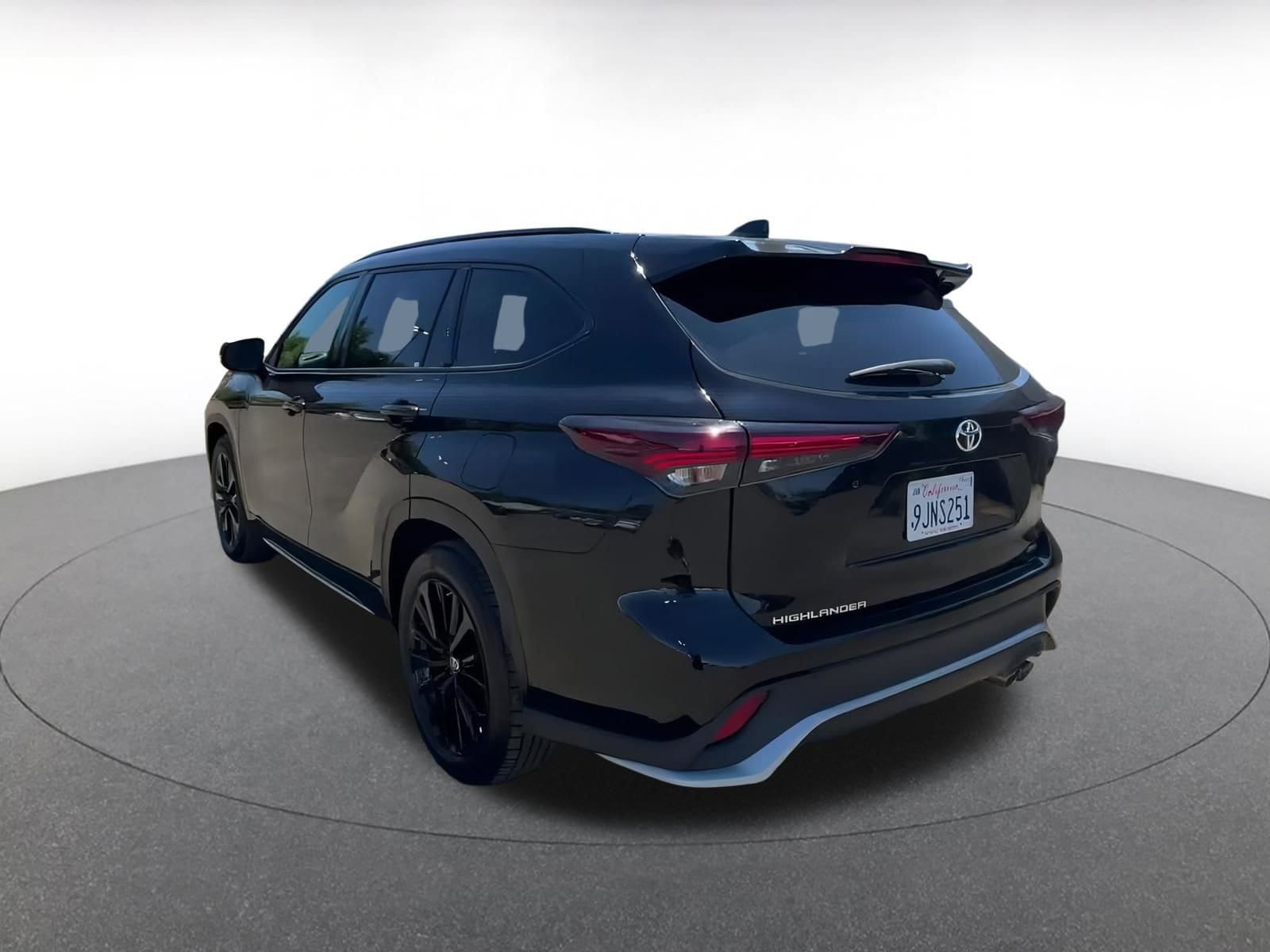 Thumbnail: 2024 Toyota Highlander - 11