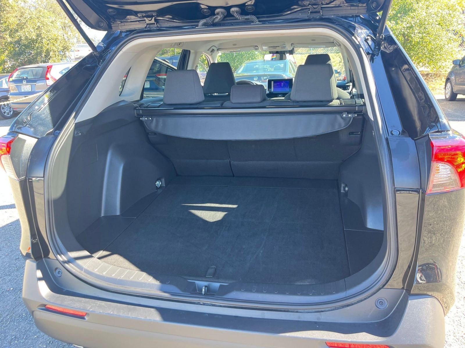 Thumbnail: 2025 Toyota RAV4 - 31