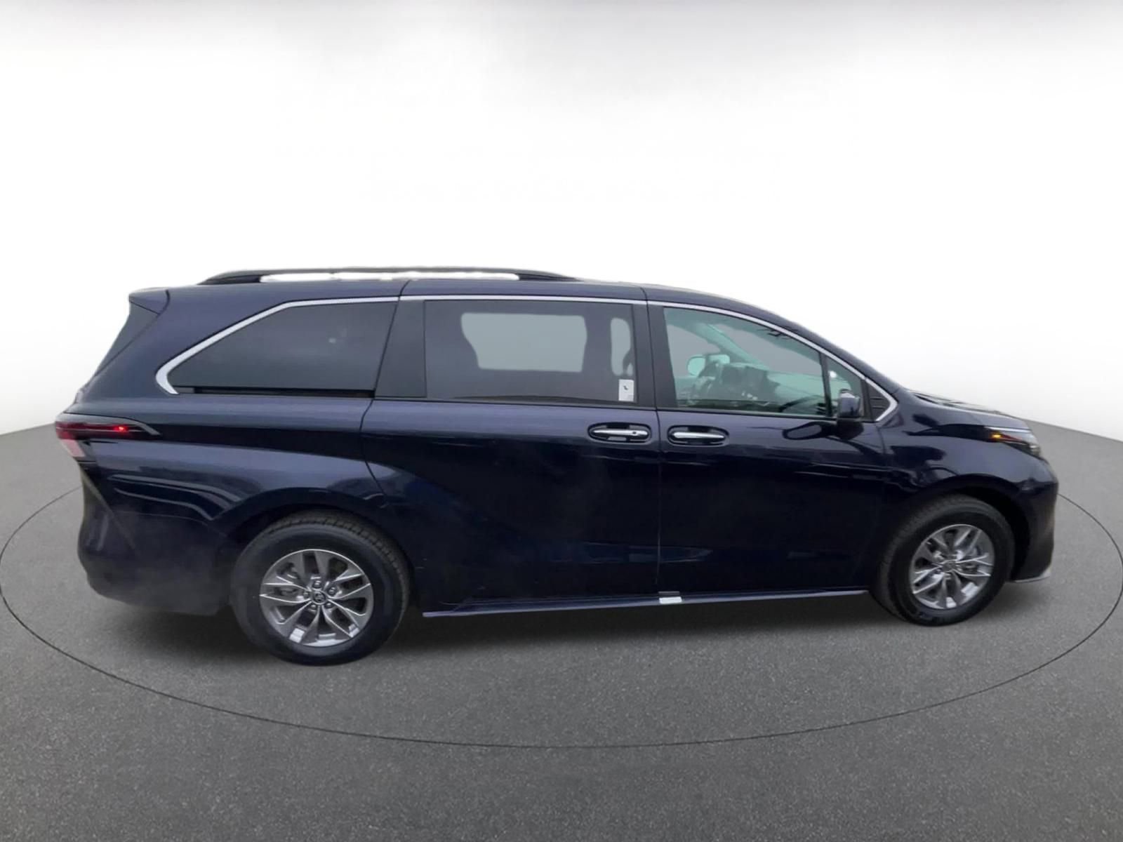 Thumbnail: 2025 Toyota Sienna - 16