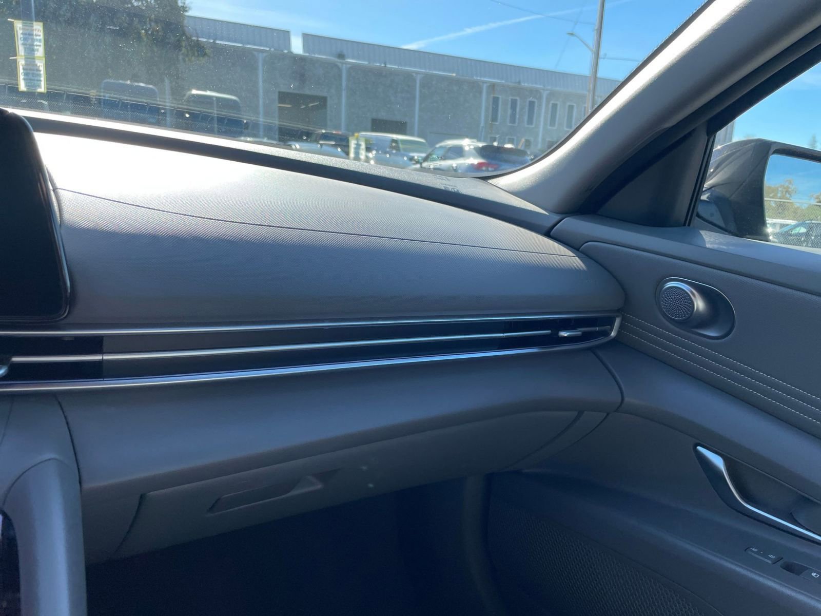 Thumbnail: 2025 Hyundai Elantra - 33