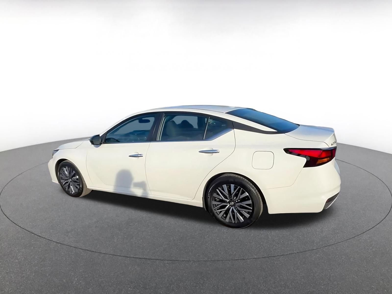 Thumbnail: 2025 Nissan Altima - 10