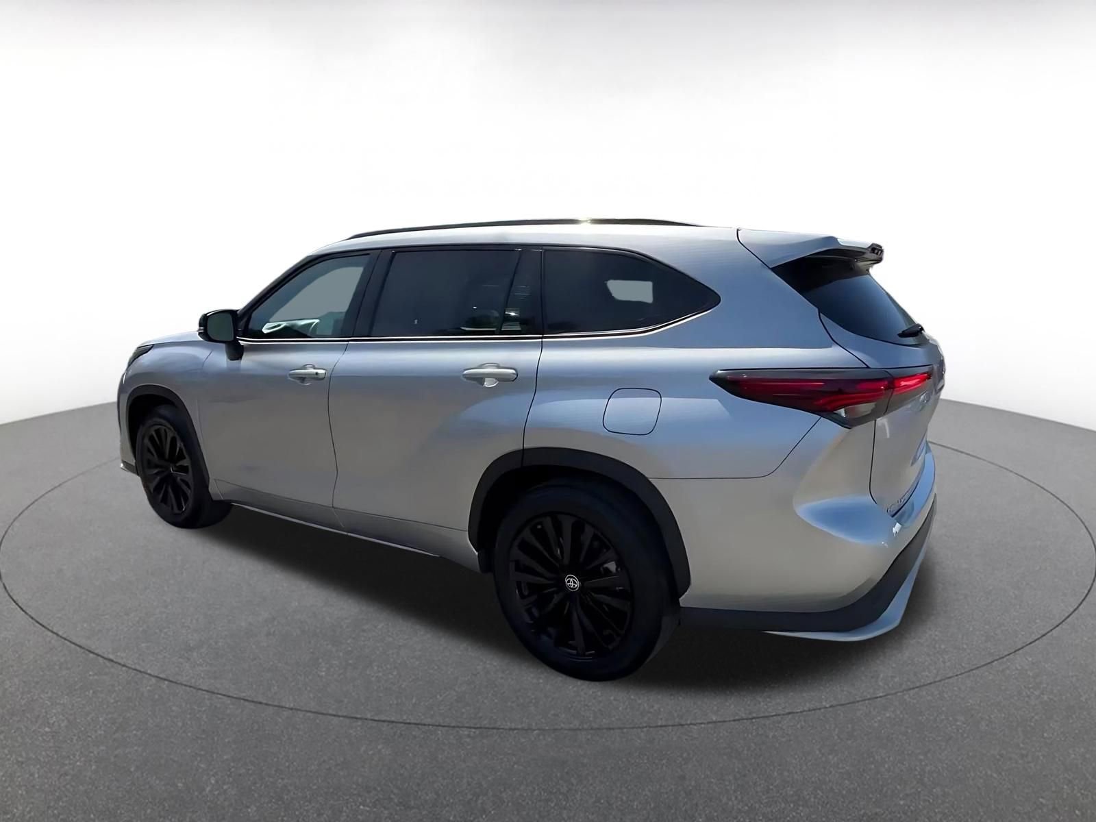 Thumbnail: 2025 Toyota Highlander - 10