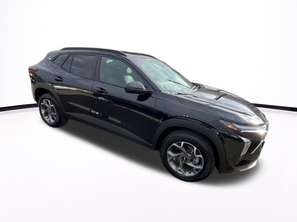 Thumbnail: 2025 Chevrolet Trax - 2