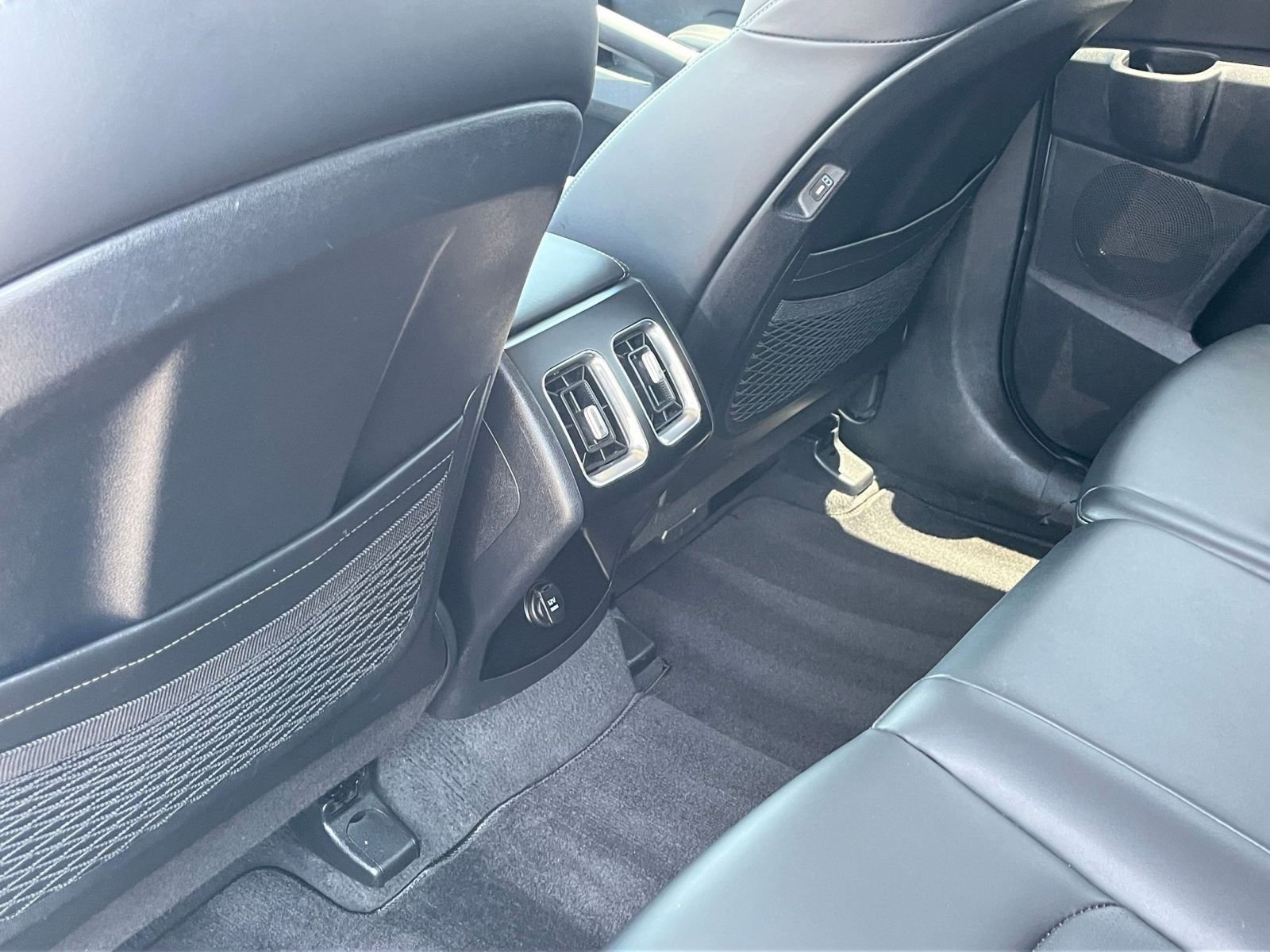 2024 Kia Sorento S 25