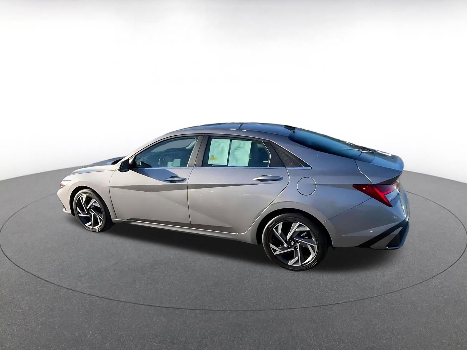 Thumbnail: 2025 Hyundai Elantra - 10