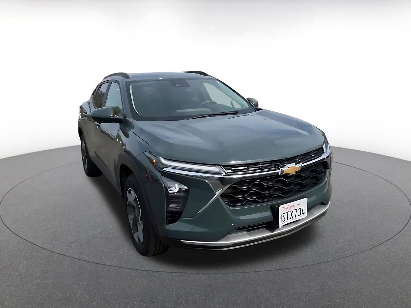 Thumbnail: 2025 Chevrolet Trax - 3