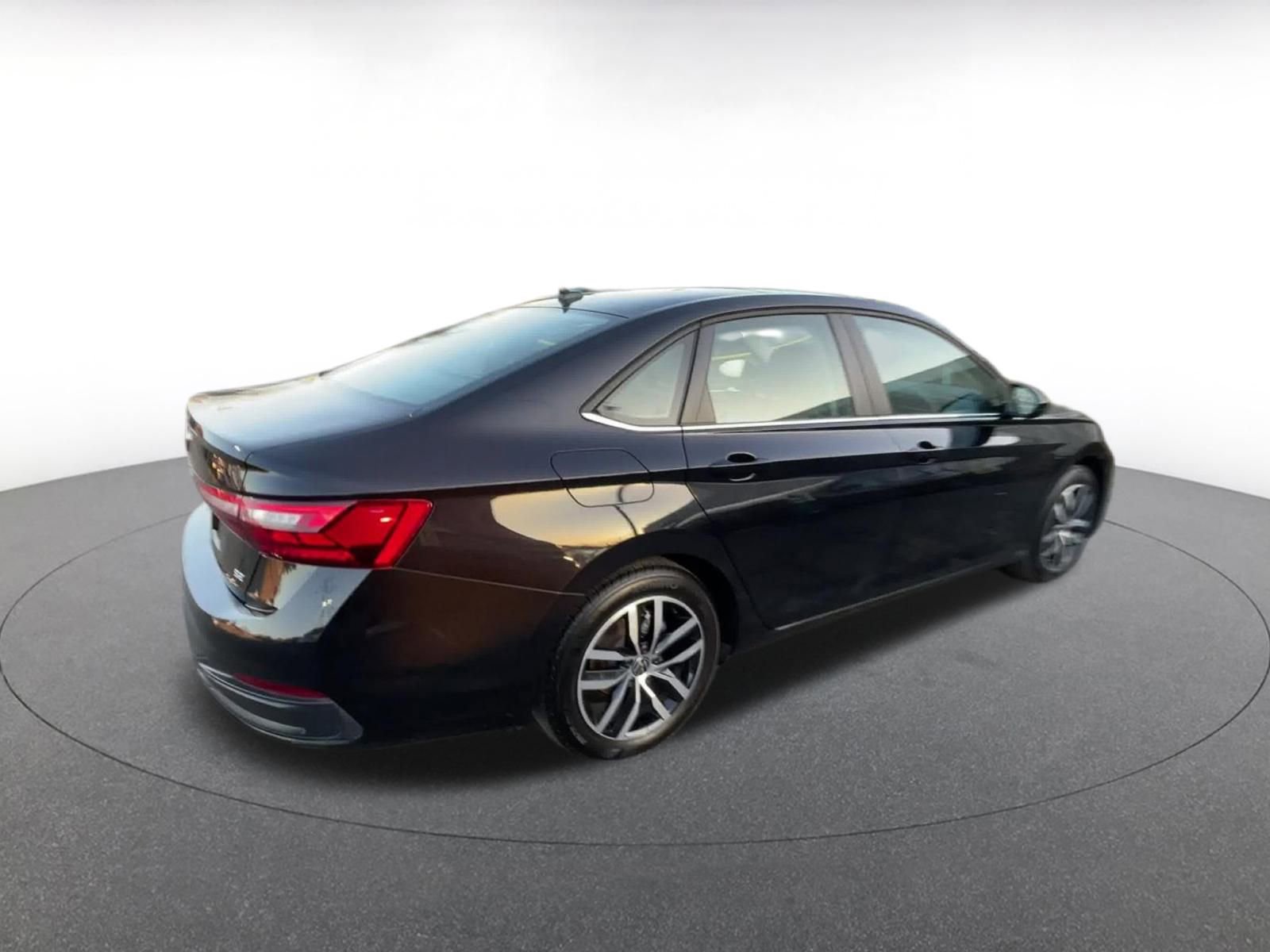 Thumbnail: 2025 Volkswagen Jetta - 15