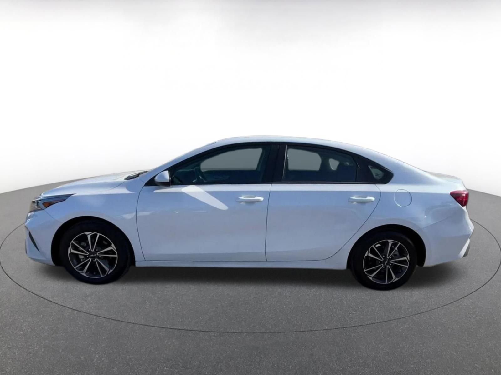 Thumbnail: 2024 Kia Forte - 8