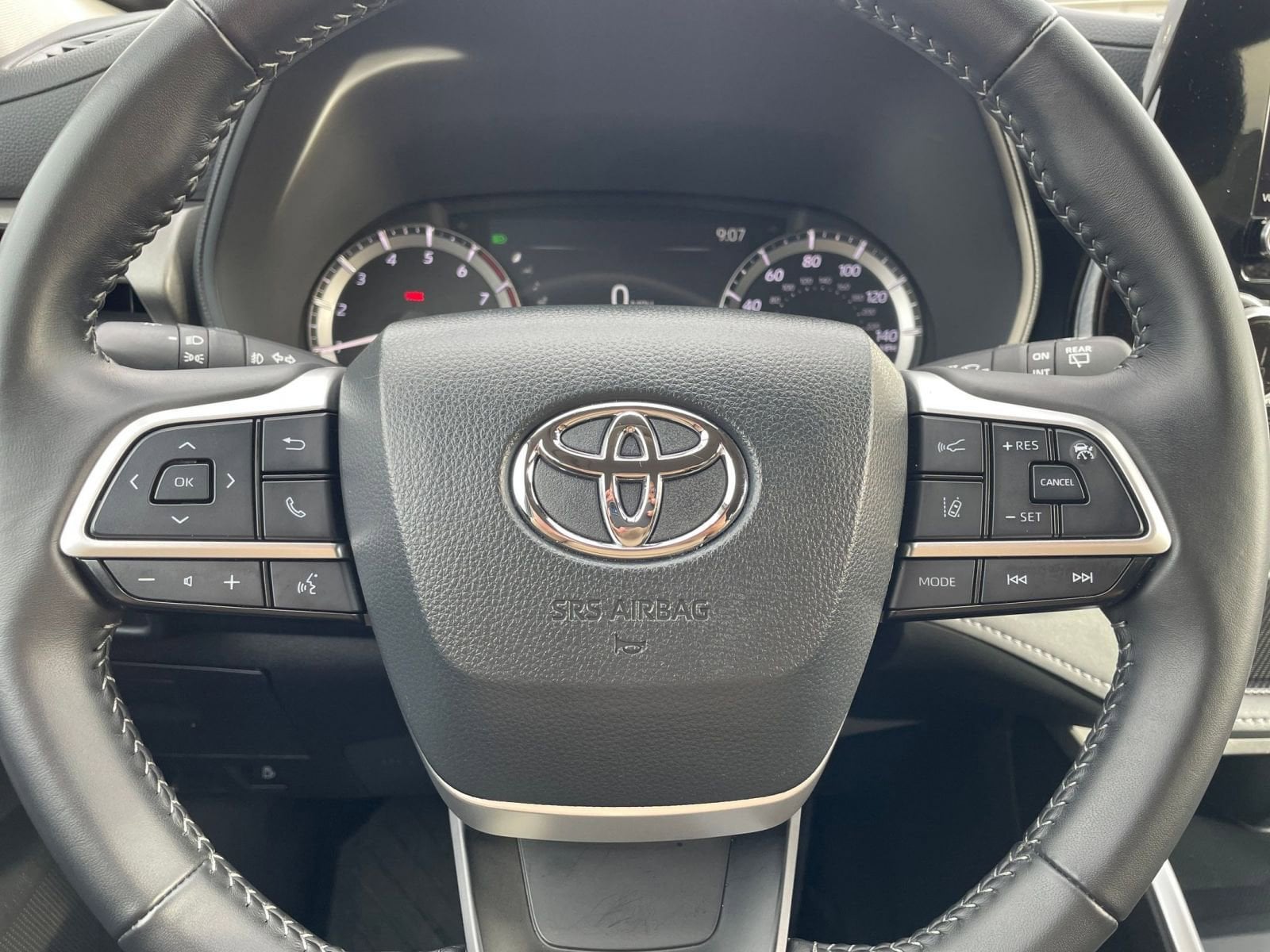 Thumbnail: 2025 Toyota Highlander - 30