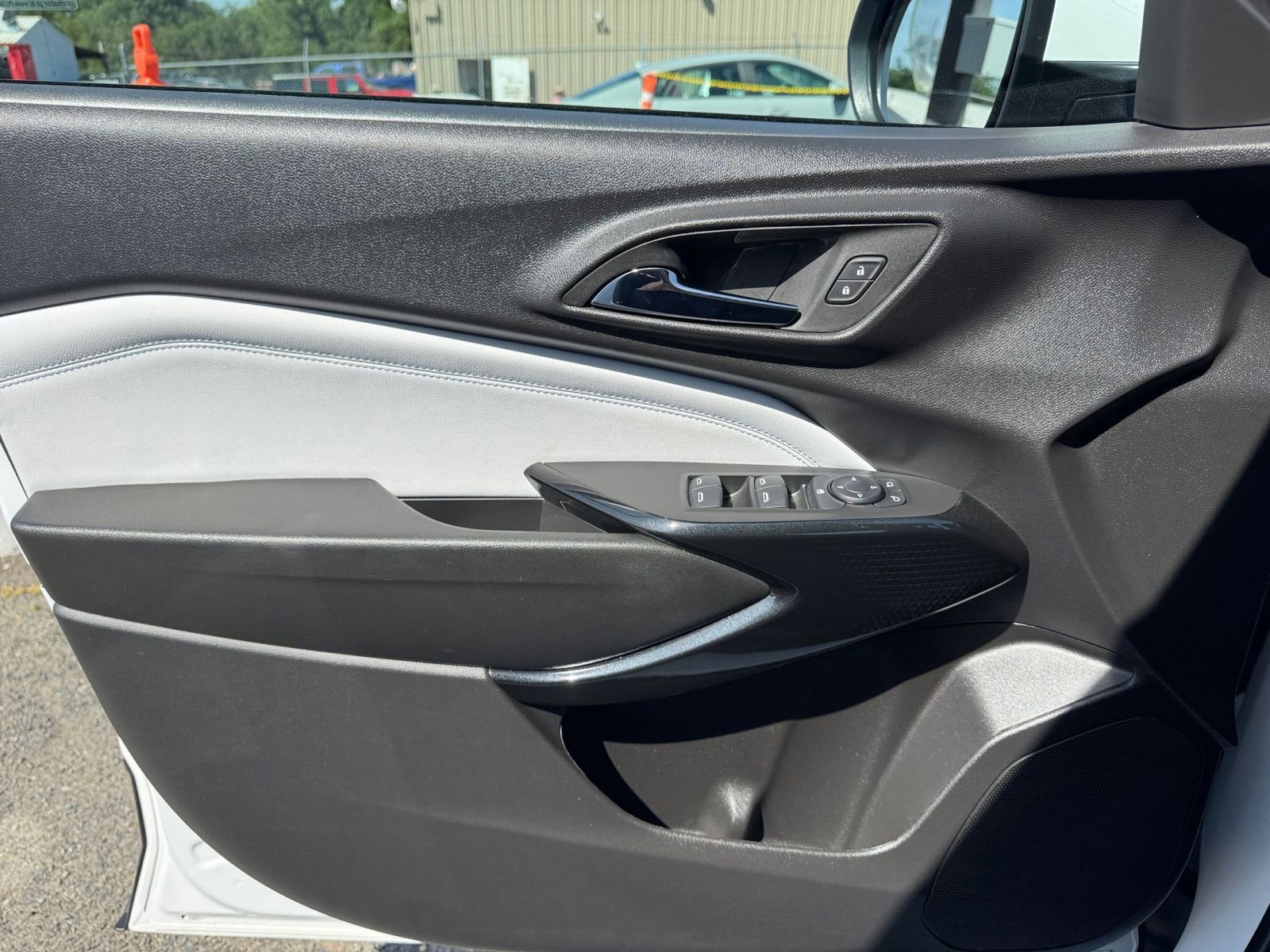 Thumbnail: 2025 Chevrolet Trax - 18