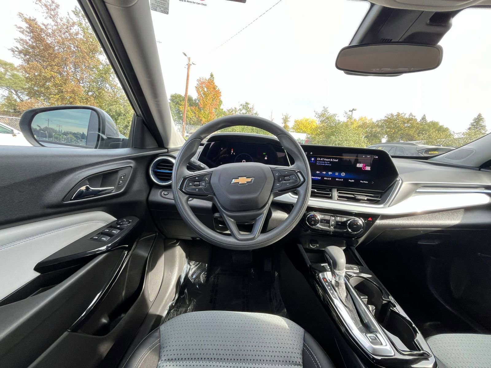 Thumbnail: 2025 Chevrolet Trax - 32