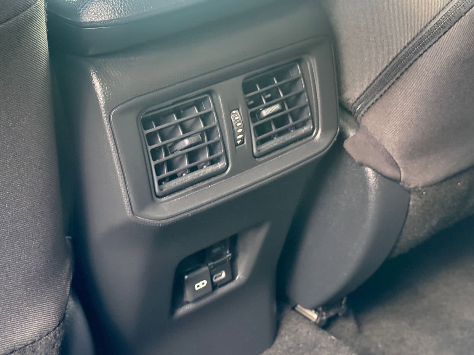 Thumbnail: 2025 Toyota RAV4 - 25